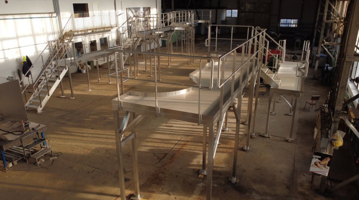 System platform w hali produkcyjnej DOMURAT Sp. z o.o.